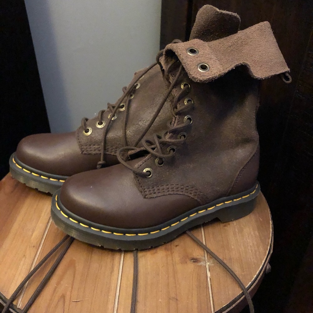 Dr Martens Hazil boots. Brown size 5
